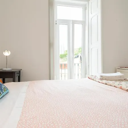 Sunny And Historical With River View Apartment *
