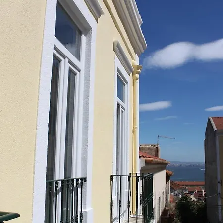 Sunny And Historical With River View *